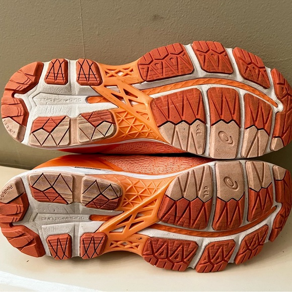 EUC ASICS Gel Kayano 24 in Seashell Pink - Picture 5 of 7